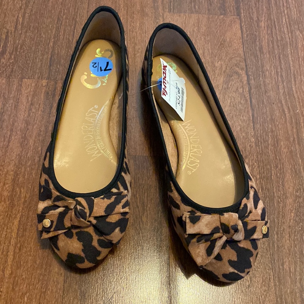 NWT leopard print flats by Wonderlast with bow size 7.5.
